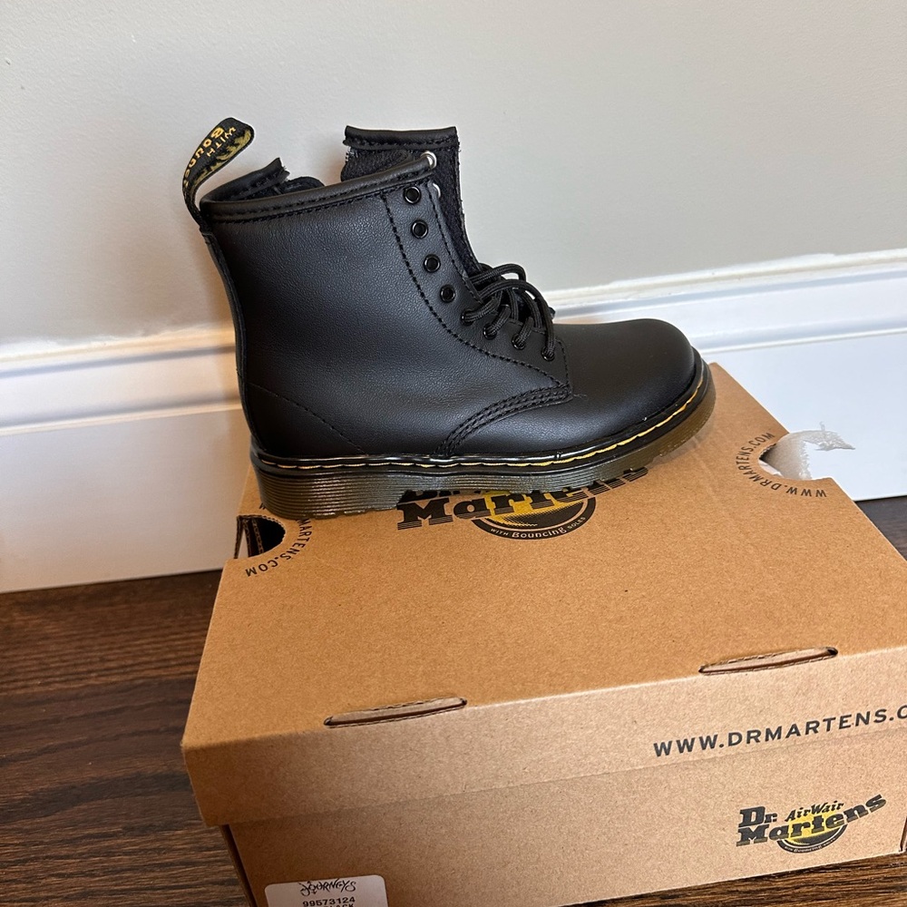 NWT KIDS Dr.Martens Boots kids
